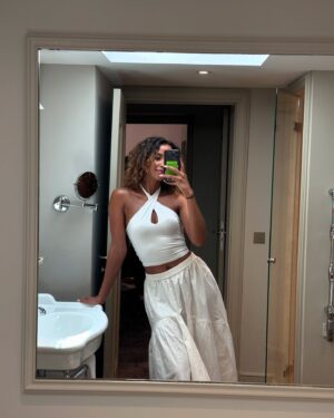 Flora Coquerel Instagram - On voudrait qu’il soit éternel. Summer 24 🫂