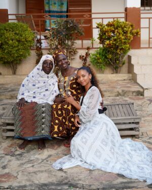 Flora Coquerel Instagram - D’une femme à l’autre, l’héritage traverse le temps, emportant avec lui les valeurs, le savoir et la résilience. Telle une source inépuisable de force et de sagesse, il nous ancre dans nos racines, nous rappelant d’où nous venons.