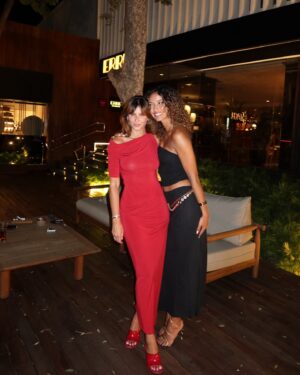 Flora Coquerel Instagram - She said YES 🤍
Je te souhaite un amour aux mille couleurs, infiniment grand et éternel ma @malikamenard14 💍
