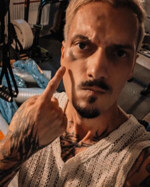 Florian Diedrich Instagram - 1 - new ink 🖤 
2 - Spiegel-Selfie 
3 - einfach unscharf 
4 - ich fahre unheimlich gerne Auto. Entdecke dabei ständig neue Musik & hab einfach meist ne gute Zeit. Fahrt ihr gerne Auto, oder ist das Stress für euch? 
5 - Kickboxen, Bild nach dem Training 
6 - Kickboxen, Bild nach dem Sparring... 😅 
7 - Checkt unbedingt den aktuellen IDR Drop aus!!! 
8 - Summer Fit Check 
9 - new Cap 
10 - neues Auto für den Berliner Stadtverkehr. Monster Truck "Joker" mit über 900 PS 😂