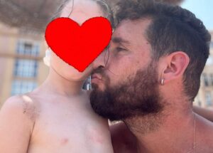 Fran Antón Instagram - Muchas Felicidades a mis dos Preciosas, me tenéis robado el corazón. os quiere papá Fran. A&J ♥️♥️