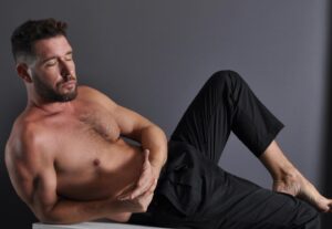 Fran Antón Instagram - MOMENTO RELAX .Después de una semana intensa.

#actor #director 

Foto de @artphoto_dancer_models_asensio