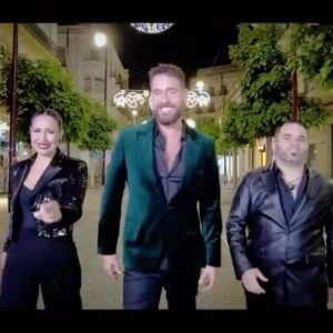 Fran Antón Instagram - Un año más .videoclip de la Gala de fin de año @tvmelilla “Salvame del 2023” 

GRACIAS A ÉL EQUIPAZO. De @tvmelilla @alejandra_acedo @cuanticoml @dr.fufi_ml_ @jpedropomares @cuchocapilla @danelko82 @d0blezero 

GRACIAS A LOS CANTANTES @alejandra_acedo @juanmiguelrequena @miriammelilla @estefaniasaavedraflamenco @durazzolupo96 @mariamenndozza_ @nacho_mirambell @paulovecchia96 y a mi amor @kikohernandeztv