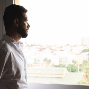 Fran Antón Instagram - Mirando al futuro 

#actor #director #proyectos 

Foto @tommy_estudio_fotografia