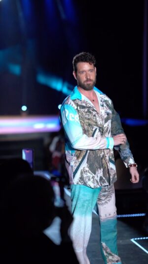 Fran Antón Instagram - Desfile benéfico 
Gracias @joseperea_designer 
Gracias @jordi_mayor 
Gracias @mia_cullera