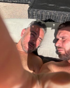 Fran Antón Instagram - Muchas Felicidades MI AMOR…
Gracias por hacerme tan feliz solo espero que estemos siempre juntos, viviendo millones de aventuras más.
Gracias por regalarme a nuestras pequeñas, por ser tan generoso, eres un ser de luz. Te quiero infinito y deseando que llegue el 16 de septiembre♥️

#teamo