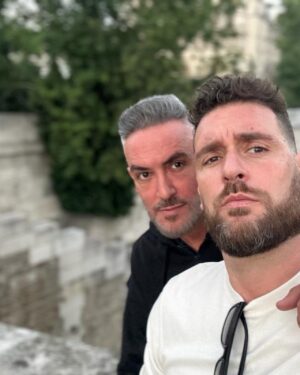 Fran Antón Instagram - Muchas Felicidades MI AMOR…
Gracias por hacerme tan feliz solo espero que estemos siempre juntos, viviendo millones de aventuras más.
Gracias por regalarme a nuestras pequeñas, por ser tan generoso, eres un ser de luz. Te quiero infinito y deseando que llegue el 16 de septiembre♥️

#teamo
