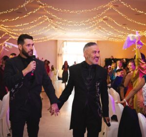 Fran Antón Instagram - Dar las gracias a @jordidalmaucostura y a @sedka_novias por vestirnos tan guapos y originales para la celebración 

@sedka_novias 
@jordidalmaucostura 

#F&K #diainolvidable 

Fotos @tommy_estudio_fotografia
