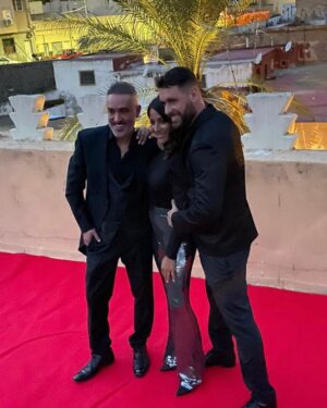 Fran Antón Instagram - Que ilusión volver a dar las campanadas en @tvmelilla como lo hice en 2019, pero este año más feliz con mi GRAN AMIGA a la que conozco desde hace más de veinte años y quiero y admiro @alejandra_acere y junto al hombre de MI VIDA @kikohernandeztv. La que vamos a liar y lo vamos a pasar de escándalo.

Fotografía: @manu_arraras 

#campanadas2024 #findeaño #melilla #Kikohernandez
#alejandraacedo