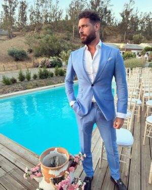 Fran Antón Instagram - Boda @pelayo_rc y @jmponiente 

Look del diseñador  @joseacosta.style .

Mil gracias. Una apuesta segura.

#bodaPelayoyjose  #actor #director #pikiland