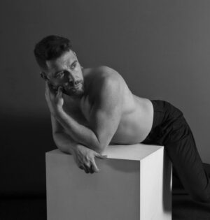 Fran Antón Instagram - Pensando en todas los proyectos del 2024.A tope 

Foto maravillosa de @artphoto_dancer_models_asensio 

#actor #director #model
