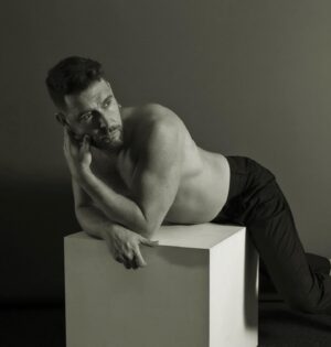 Fran Antón Instagram - Pensando en todas los proyectos del 2024.A tope 

Foto maravillosa de @artphoto_dancer_models_asensio 

#actor #director #model