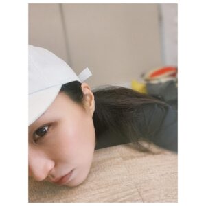 Fran Chen Instagram - 好～熱～啊～啊～啊～
沒事我就只是想嚷一句。🤭🫠🫠

即使那麼熱，大家還是很努力地進行週末遊玩，很懂追尋幸福感喲！這算不算是後疫情時代浪漫的一面？

我也有週末遊玩！（回家跟爸媽吃飯、聊股票😆、聊美國選舉🤔、玩桌遊，屬於懶人族的遊玩～✌🏼✌🏼✌🏼）

#週末愉快 #回家真好