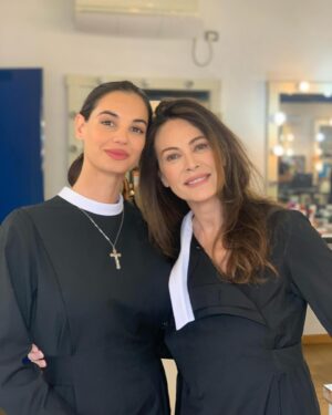 Francesca Chillemi Instagram - Arieccoce !!!!❤️🥰🥳

#chediociaiuti @luxvide @chediociaiuti_official @francescachillemi___ @raiplay_official @rai1official