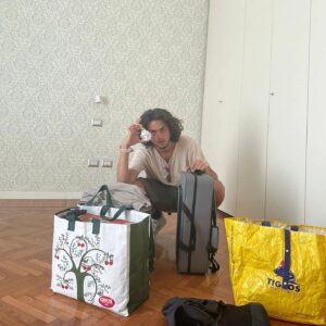 Francesco Serpico Instagram - proviamo anche con dio, non si sa mai. 

Ornella Vanoni