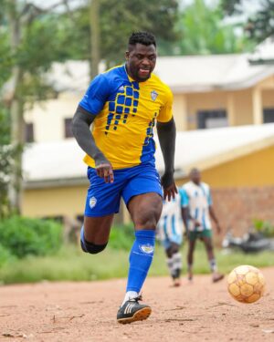 Francis Ngannou Instagram - Enjoying my time back home, playing football ⚽️ and enjoying life ☝🏿 @sablefcdebatie