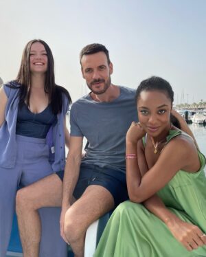 Francisca Aronsson Instagram - Hoy martes por fin van a poder conocer a Abi❤️ y a todos mis compañeros del elenco en  @hit_tve por @rtve . 

Cada martes saldrá 1 episodio! El 4to es donde se contará la historia de Abigail, mi personaje 💫. 

Espero disfruten de esta serie tanto como yo disfruté hacerla con mi familia de Hit.
