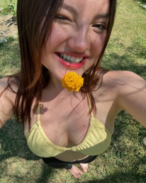 Francisca Aronsson Instagram - Quiero el sol de Lunahuana nuevamente 🌞⛰️🌼