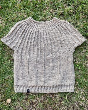 Francisca Imboden Instagram - Nada más gratificante que crear tu propio patrón top-down, y que la improvisación resulte! La lana es #Cactus, una merino rústica de @misterwool . Livianita, abrigada y combinable para este invierno. #chocheratotal💞 #tejeresmisúperpoder #rústicoydisparejo