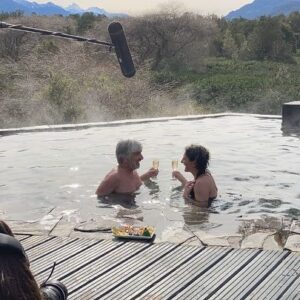 Francisca Imboden Instagram - Quelle? O parece que no quelle ná….? #CristinaMoyaOriginal nunca pierde la fe… aunque todo diga que no es p’allá… 🤣🤣🤣🤷🏻‍♀️ @laleydebaltazartv @termasdelsol @franciscoreyesmor