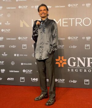 Francisco Rubio Instagram - Gracias @shopology_mx 
Styling by @inesbaronac por hacerme sentir tan cómodo y especial en la noche de los premios @losmetromx