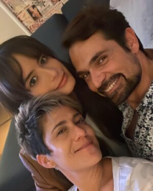 Francisco Rubio Instagram - Dentro de las Bendiciones que @bardomovie ha traído a mi Vida, se encuentra esta Maravillosa familia que se ha construido sólidamente a carcajadas, mucho Amor y compasión infinita! Gracias #amistades 
Les amo @fridastrid @montserratmaranon