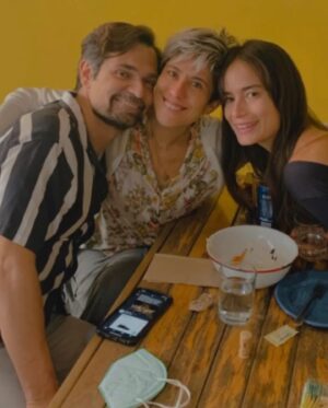 Francisco Rubio Instagram - Dentro de las Bendiciones que @bardomovie ha traído a mi Vida, se encuentra esta Maravillosa familia que se ha construido sólidamente a carcajadas, mucho Amor y compasión infinita! Gracias #amistades 
Les amo @fridastrid @montserratmaranon