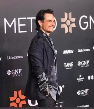 Francisco Rubio Instagram - Gracias @shopology_mx 
Styling by @inesbaronac por hacerme sentir tan cómodo y especial en la noche de los premios @losmetromx