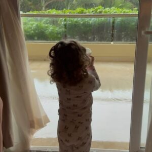 Francisco Saavedra Instagram - Cuando eres Papá, Ya no hay nada más importante que los hijos en la vida. 
Los amo hijos míos con toda mi alma y corazón. Los amamos hasta el infinito. Estar vivo para ustedes es una bendición. Somos una gran familia ❤️ #Vacaciones #Amor #Hijos #Padres @moonpalacethegrandcancun