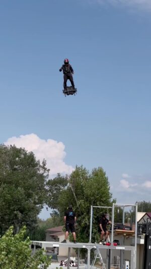 Franky Zapata Instagram - Flyboard Air: Best feeling ever 🤙🪽
#jetpack #flyboardair #flying
