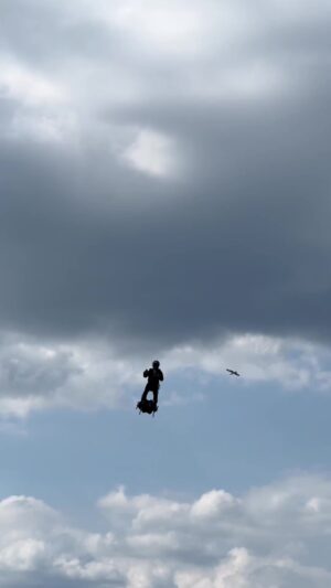 Franky Zapata Instagram - My oldest dream: flying like birds do 🦅🤩

#FlyboardAir #jetpack #FrankyZapata #innovation