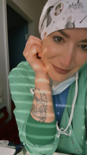 Franziska Böhler Instagram - Was in den letzten 5 Jahren wirklich passiert ist.. 
…und was es mit mir gemacht hat 
🤍
#gesundheit #intensiv #healthcare #symptome#booksofinstagram #facharzt #gesund #arzt#book #motivation #health #krankenhaus #care #reha #klinik #training #pflege #krankenpflege #nurse #anästhesie #medizin #gesundheitssystem #icu #gesundheitssystem #pflegenotstand