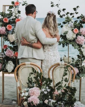 Franziska Böhler Instagram - Strandhochzeit F&G 🤍
We created something special…🇮🇹

Planner @si_weddingsbyelena 
Assistant Awesome @thisisalexawesome 
Location @la_spagnuola_gavotti 
Photograph @_dennisklose_
Hair & Make up @lunacolavolpemua 
Flowers @jessicatuaflowerstylist 
Catering @lovisolo_ricevimenti 
Du @djrem.c 
Light & Sound Service @noire_eventsolutions 
Stationary @papeterieschmiede @whiteandberry 
Kids Entertainment @capriole_sulle_nuvole