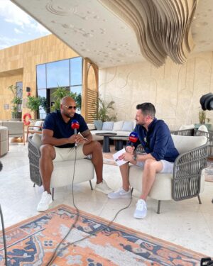 Frazer Clarke Instagram - I mean there’s experiences and then there’s times like these there just different it was my absolute pleasure and honour to today meet hall of fame promoter Bob Arum amongst speak all day about the undisputed fight that I’m still no closer to picking a winner … all in a days work !! Loving every second of it out here with the @skysportsboxing team learning so much about life on the  other side of the ropes with such amazing people 👌🏾