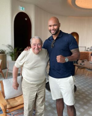 Frazer Clarke Instagram - I mean there’s experiences and then there’s times like these there just different it was my absolute pleasure and honour to today meet hall of fame promoter Bob Arum amongst speak all day about the undisputed fight that I’m still no closer to picking a winner … all in a days work !! Loving every second of it out here with the @skysportsboxing team learning so much about life on the  other side of the ropes with such amazing people 👌🏾