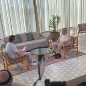 Frazer Clarke Instagram - I mean there’s experiences and then there’s times like these there just different it was my absolute pleasure and honour to today meet hall of fame promoter Bob Arum amongst speak all day about the undisputed fight that I’m still no closer to picking a winner … all in a days work !! Loving every second of it out here with the @skysportsboxing team learning so much about life on the  other side of the ropes with such amazing people 👌🏾