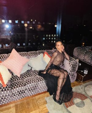 Freema Agyeman Instagram - Romeo & Juliet ~ Press Night 23.5.24

Thank you Glam Fam.

Blessed to have the privilege of working with these artists. These creatives. These collaborators. These high vibration operators. I am OBSESSED. The Drip!!!!! 

@momoshair 💫
@hilakarmand ⚡️
@georgmedley ✨

Can we be forever please?
Thank you is never, ever enough. 

Wearing :
@michaelkors
@jimmychoo
@vraiofficial

📸 @craig.sugden.photography
📸 @shans_hair_for_you