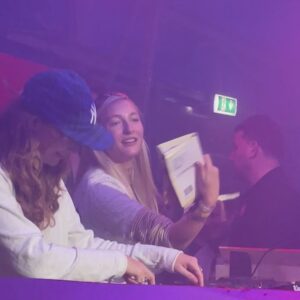Froukje Veenstra Instagram - Onze eerste DJ set ooit is een feit!!! We waren heel erg zenuwachtig, maar jullie waren geweldig! ✨💓 dankjewel @dtrh_festival ☀️
