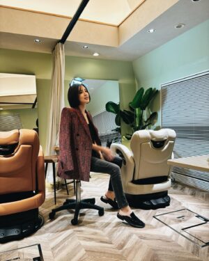 Fujii Karen Instagram - 髪と爪を綺麗に保つのは大事🫶🏻💆‍♀️💅🕊️