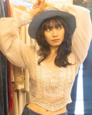 Fumi Nikaido Instagram - VOGUE 6月号

Photos: Masami Sano
Hair&Makeup:Aiko Tokashiki
Interview& Text: Airi Nakano
Editor: Gen Arai

@voguejapan 
@tokachaan