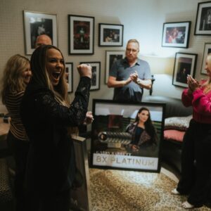 Gabby Barrett Instagram - What an unforgettable night! So incredibly happy and grateful that I got to play the Grand Ole Opry. 🤍 
I was supposed to make my debut in 2020, but then Covid happened and pregnancies, etc. so a piece of my heart is officially filled ✨

our tour starts this week in Kansas, go grab your tickets at the link in my bio to come see us on the road this year 🤎

Stylist: @tiffanygiffordstyle 
Suit: @cinqasept @starstruckvintage @fablesbybarrie 
Shoes: @stevemadden 
Jewelry: @nicolerosejewelry @yayapublicity