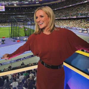 Gabby Logan Instagram - Paris continuing to deliver the drama. The purple track delivering a purple patch of USA golds at this Olympic Games. The team of dreams in the studio, loving the visitors dropping by to say hi. And a little trip to @barrysfrance with the girls 💪🏼all in a days work. 
@paris_olympics_2024 @melissabourne @alidoesmakeup @charlottehandleygreen