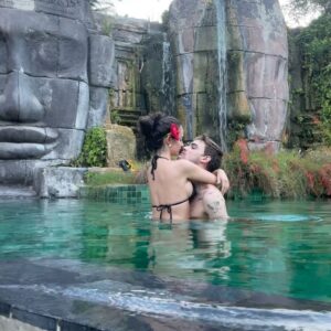 Gabriel Guevara Instagram - Happiness 🏝️☀️💕
@asiagardens
