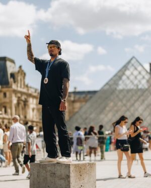 Gabriel Medina Instagram - They said: hang it at the @museelouvre ! ☝🏼🏄🏻‍♂️