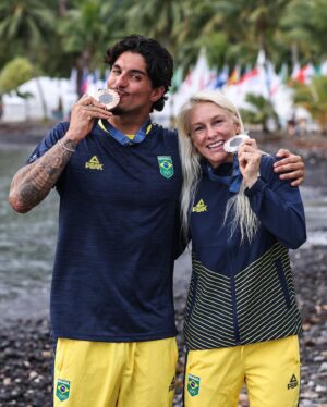 Gabriel Medina Instagram - Orgulho de ser Brasileiro!
Obrigado pela torcida, surfei com vocês todas as ondas e conquistamos essa medalha juntos. 
As Olimpíadas unem não só nosso país mas todo o mundo. Que esse senso de união continue sempre. E que o Brasil possa valorizar cada vez mais nossos atletas. É o Brasil da Bia, da Rebeca, da Rayssa, da Tati, do Hugo Calderano e centenas de outros que são exemplos de determinação, superação e resiliência. Vai Brasil 🇧🇷💛💚

📷 @willlucass