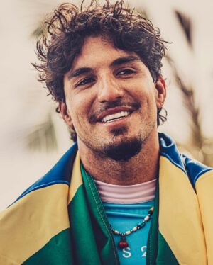 Gabriel Medina Instagram - Orgulho de ser Brasileiro!
Obrigado pela torcida, surfei com vocês todas as ondas e conquistamos essa medalha juntos. 
As Olimpíadas unem não só nosso país mas todo o mundo. Que esse senso de união continue sempre. E que o Brasil possa valorizar cada vez mais nossos atletas. É o Brasil da Bia, da Rebeca, da Rayssa, da Tati, do Hugo Calderano e centenas de outros que são exemplos de determinação, superação e resiliência. Vai Brasil 🇧🇷💛💚

📷 @willlucass