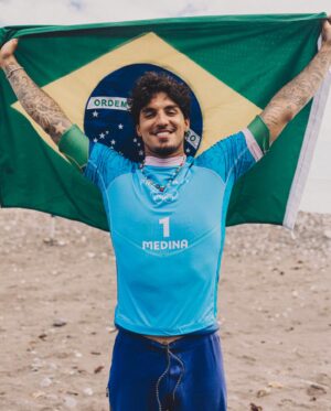Gabriel Medina Instagram - Orgulho de ser Brasileiro!
Obrigado pela torcida, surfei com vocês todas as ondas e conquistamos essa medalha juntos. 
As Olimpíadas unem não só nosso país mas todo o mundo. Que esse senso de união continue sempre. E que o Brasil possa valorizar cada vez mais nossos atletas. É o Brasil da Bia, da Rebeca, da Rayssa, da Tati, do Hugo Calderano e centenas de outros que são exemplos de determinação, superação e resiliência. Vai Brasil 🇧🇷💛💚

📷 @willlucass