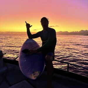 Gabriel Medina Instagram - Laydays in Tahiti be like💙🏄🏻‍♂️🌴 —— Coisas leves! dias de folga no Tahiti…