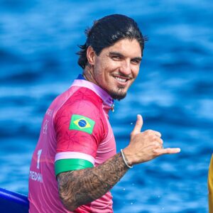 Gabriel Medina Instagram - Mais um passo! 🇧🇷🥷 seguimos…
obrigado Deus pela oportunidade! ❤️ 

Another step. Thanks God for the opportunity ❤️ 
We goin 🥷