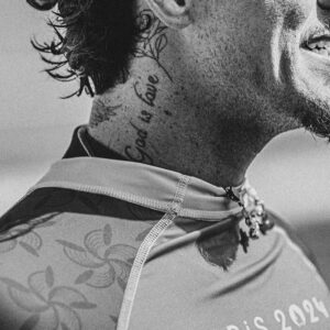 Gabriel Medina Instagram - Mais um passo! 🇧🇷🥷 seguimos…
obrigado Deus pela oportunidade! ❤️ 

Another step. Thanks God for the opportunity ❤️ 
We goin 🥷